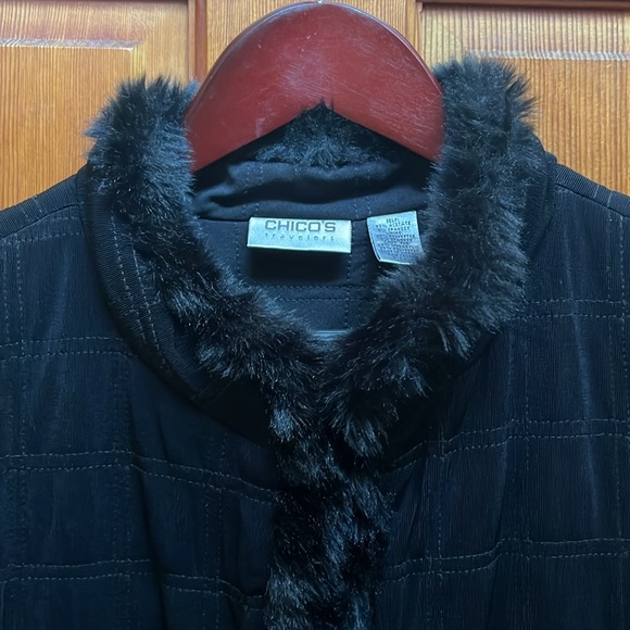 Chicos Faux Fur Traveler Trim Vest Quilted 4 hook/eye front closures Sz. 3=XL/16 - Picture 14 of 16